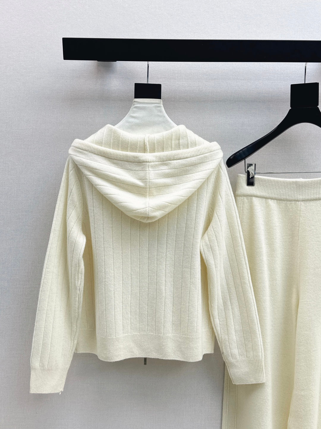 Loro NEW knitted suit