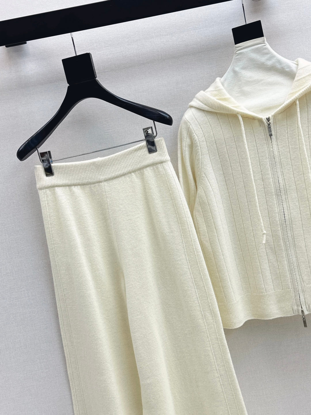 Loro NEW knitted suit