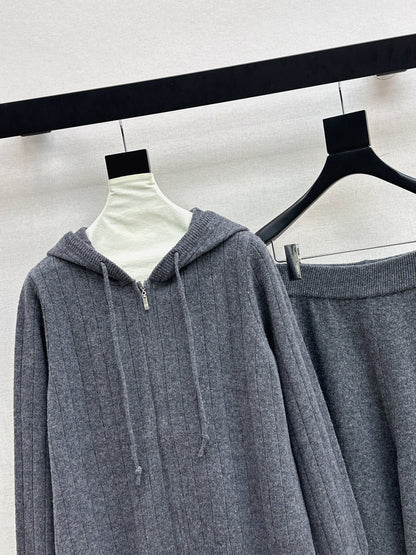 Loro NEW knitted suit