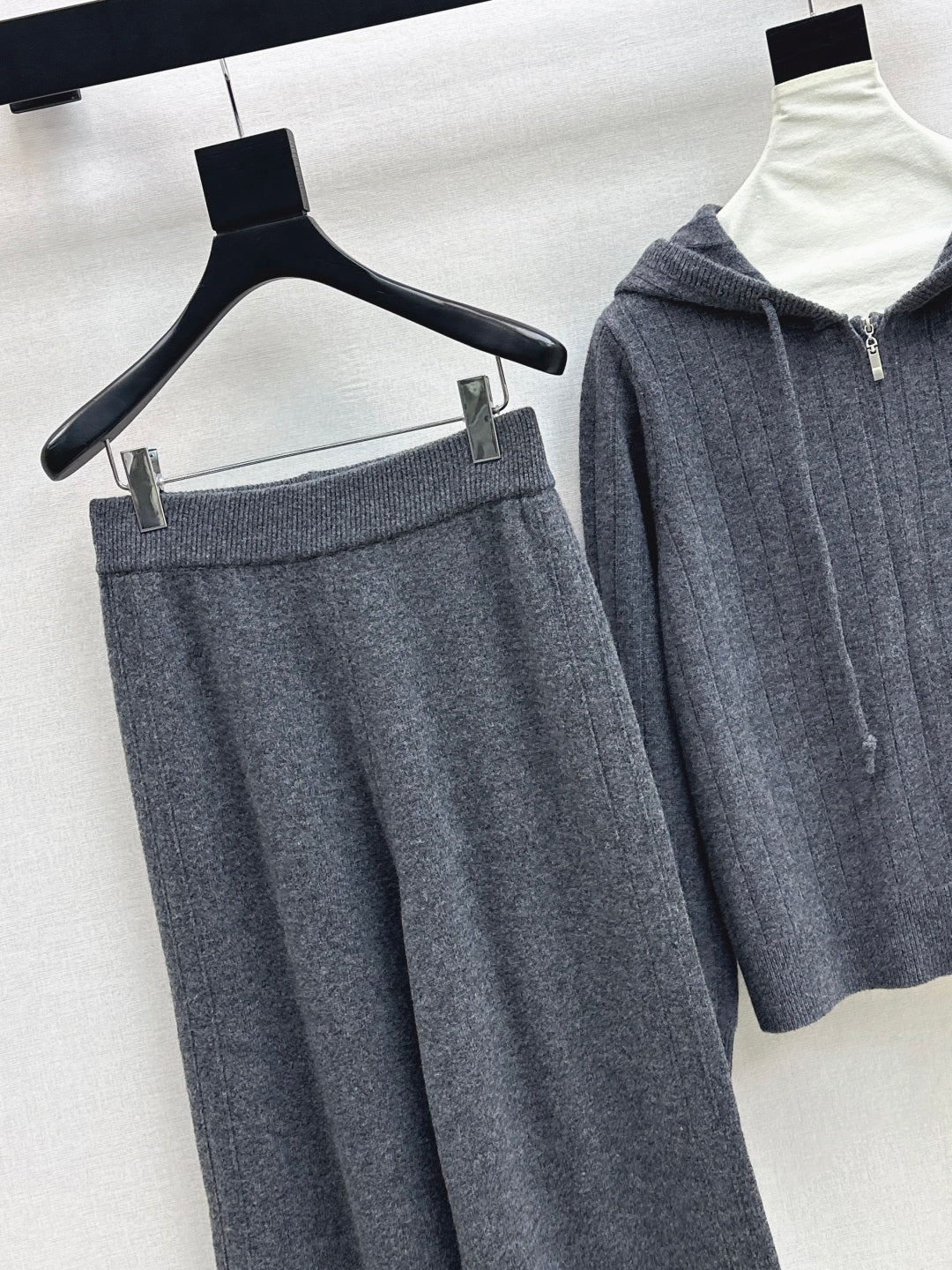 Loro NEW knitted suit