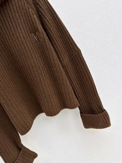 Max NEW turtleneck sweater