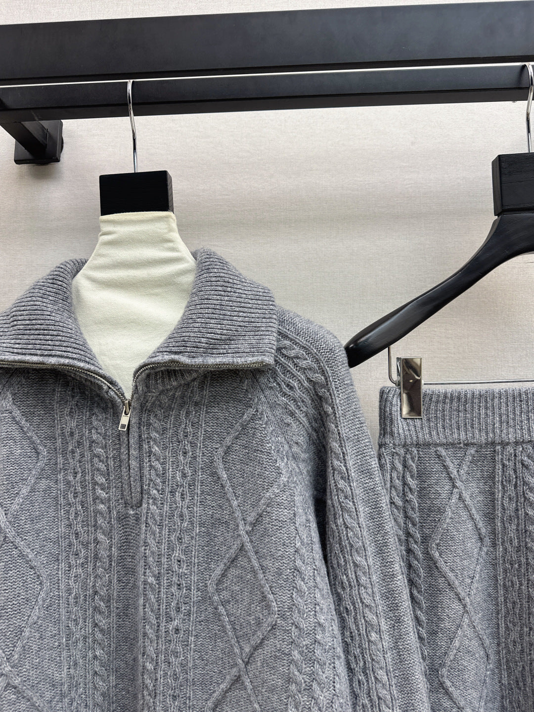 Loro NEW knitted suit