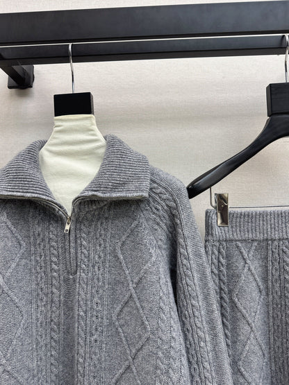 Loro NEW knitted suit