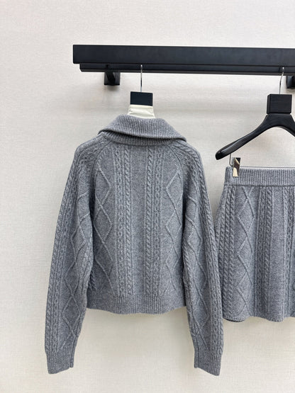 Loro NEW knitted suit