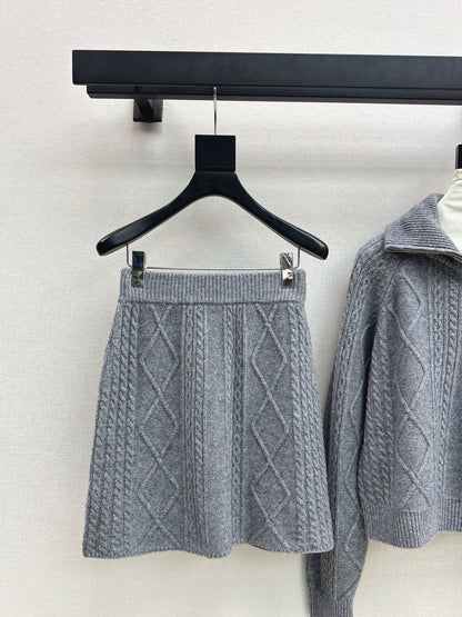 Loro NEW knitted suit