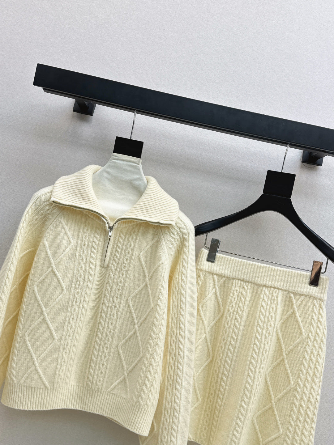 Loro NEW knitted suit