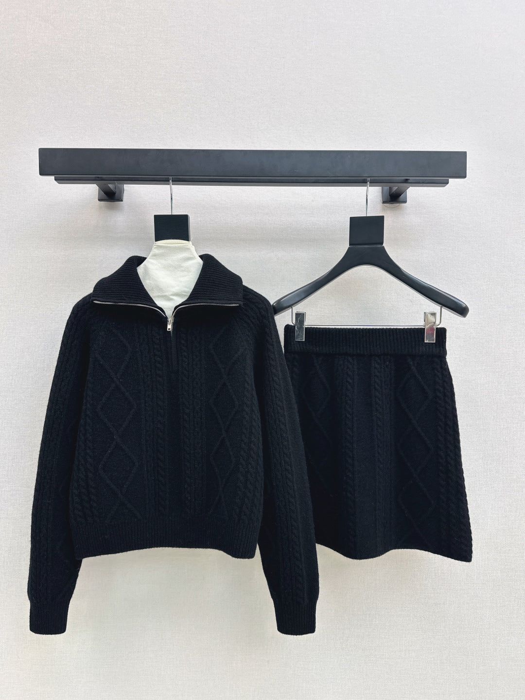 Loro NEW knitted suit