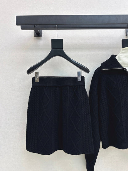 Loro NEW knitted suit