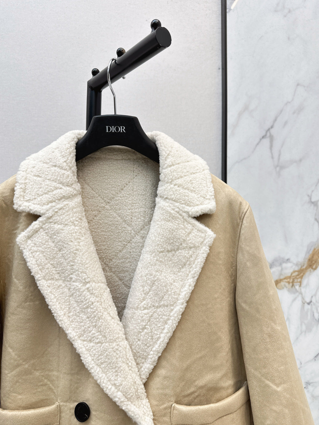 CD NEW  Reversible lamb wool jacket