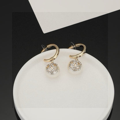 Chan New pearl earrings