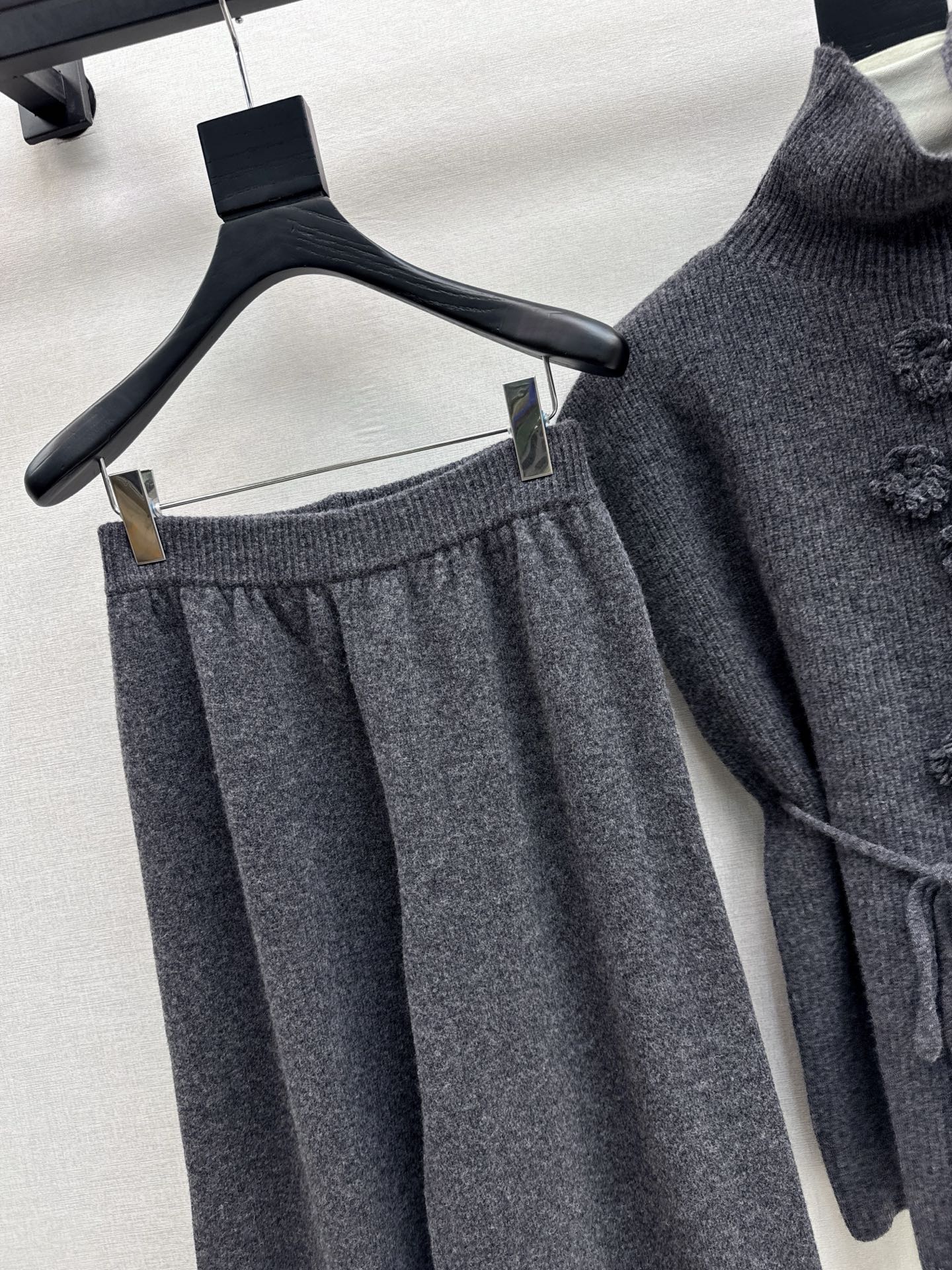 Chan NEW Sleeveless knitted set