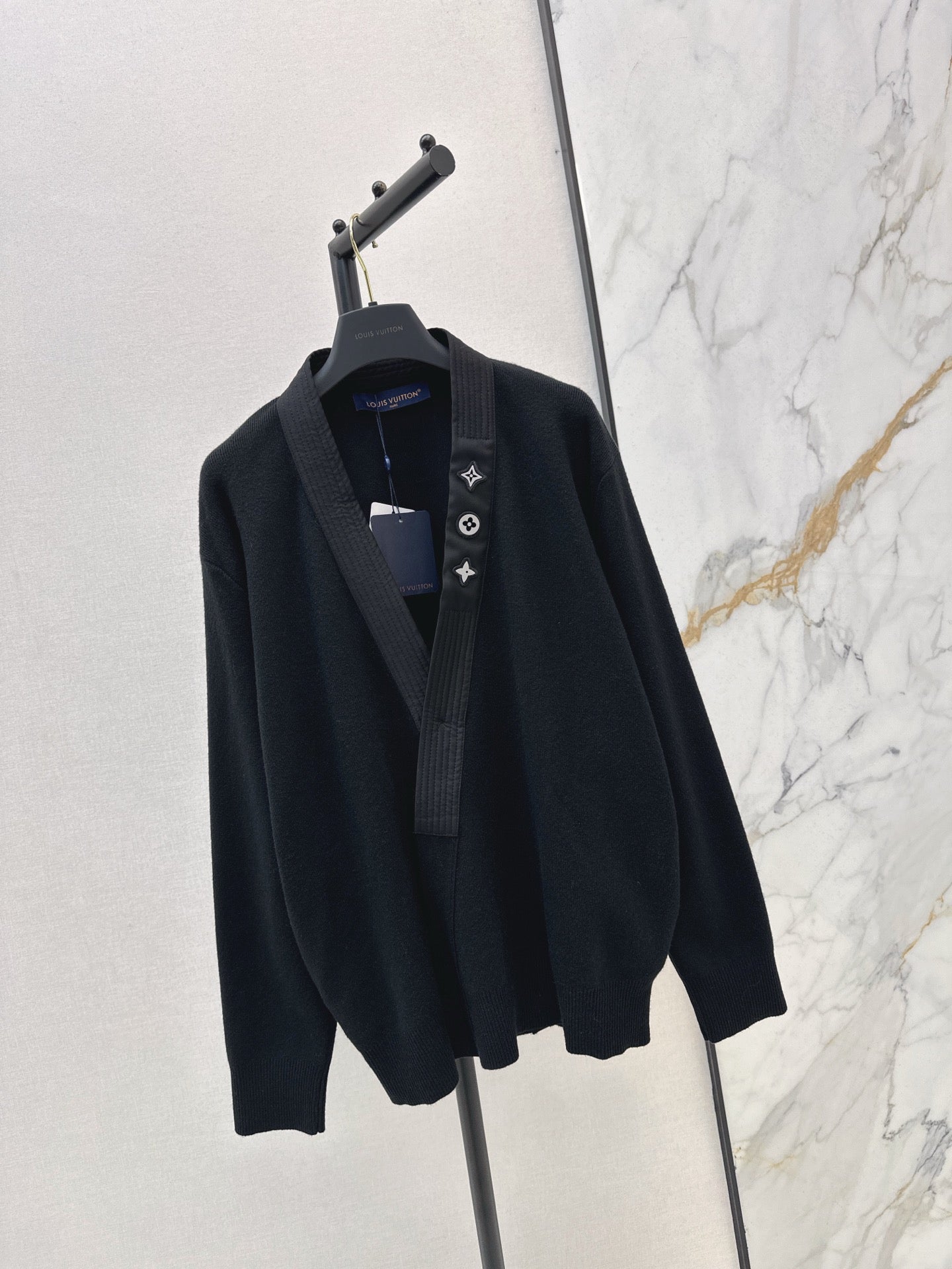 Louis NEW V-neck cardigan