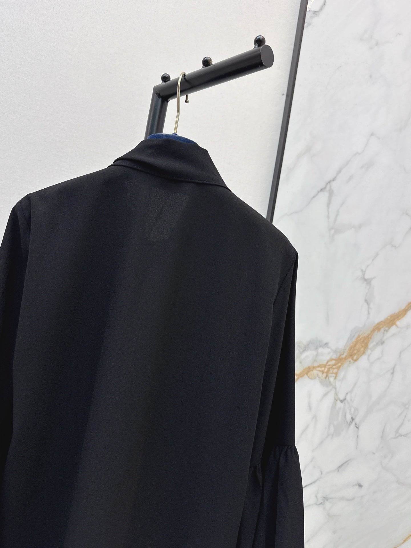 Louis NEW ribbon flare sleeve shirt