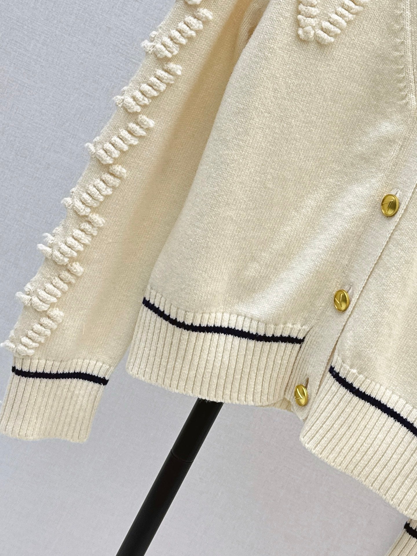 Va1 NEW knitted cardigan