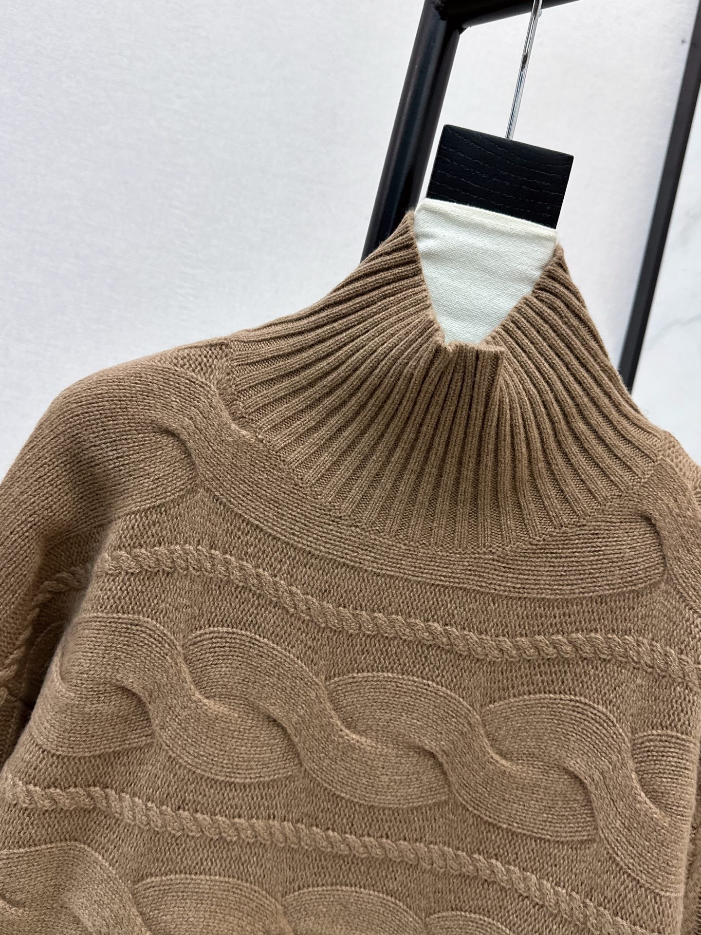 Max NEW turtleneck sweater