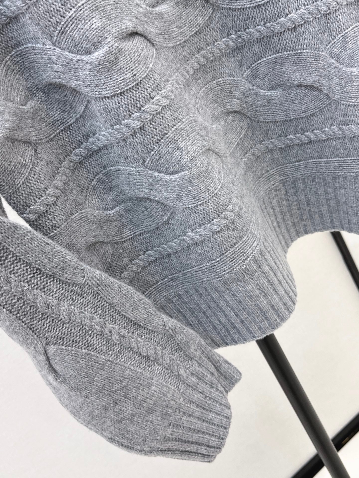 Max NEW turtleneck sweater