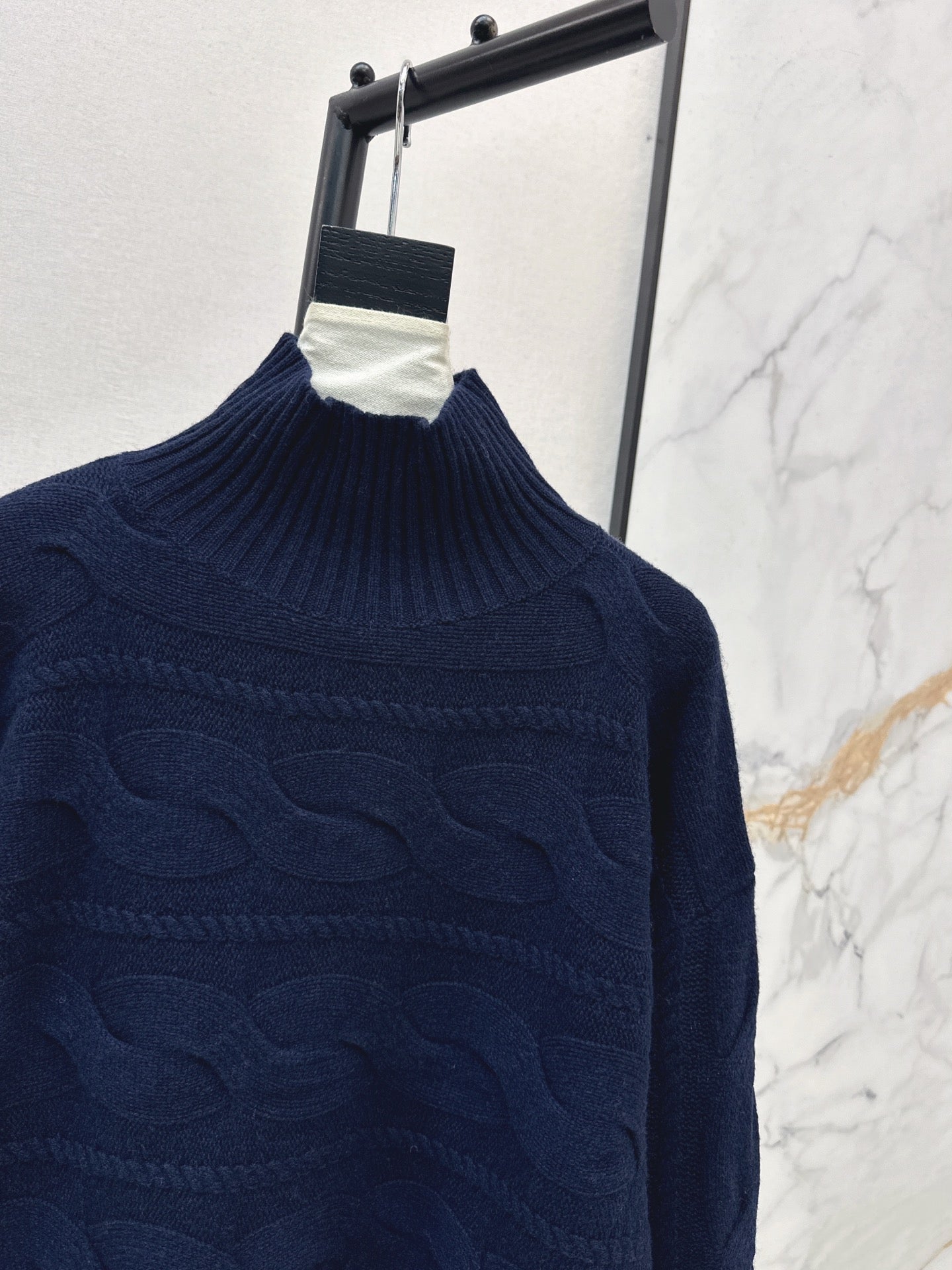 Max NEW turtleneck sweater