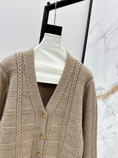 Va1 NEW V-neck cardigan