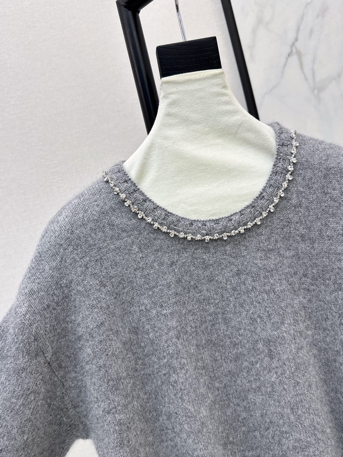 Va1 NEW Crew neck sweater