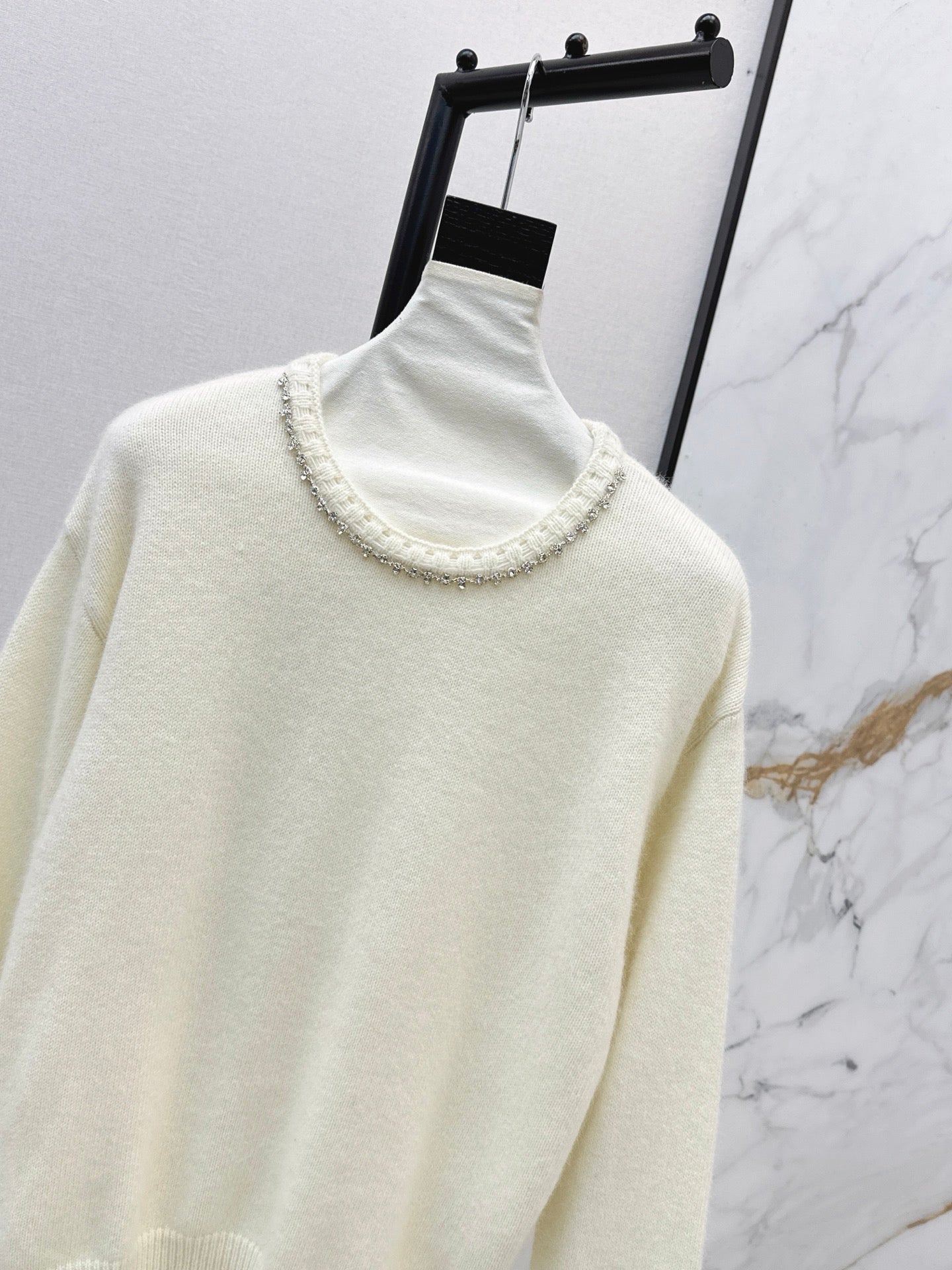 Va1 NEW Crew neck sweater