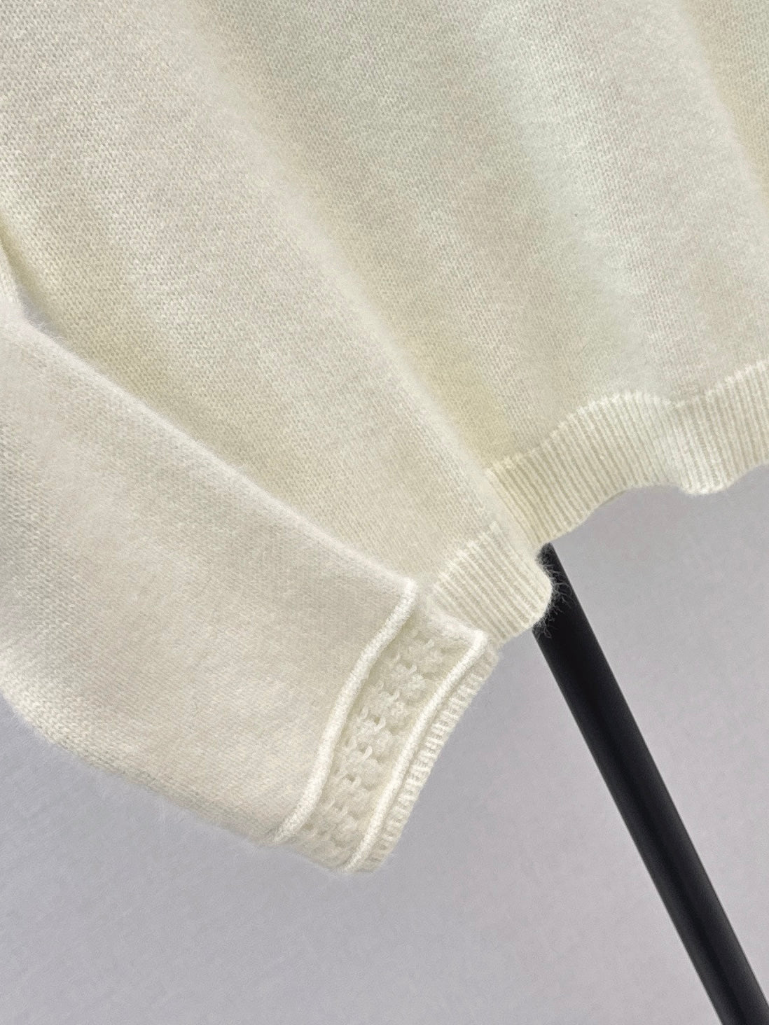 Va1 NEW Crew neck sweater