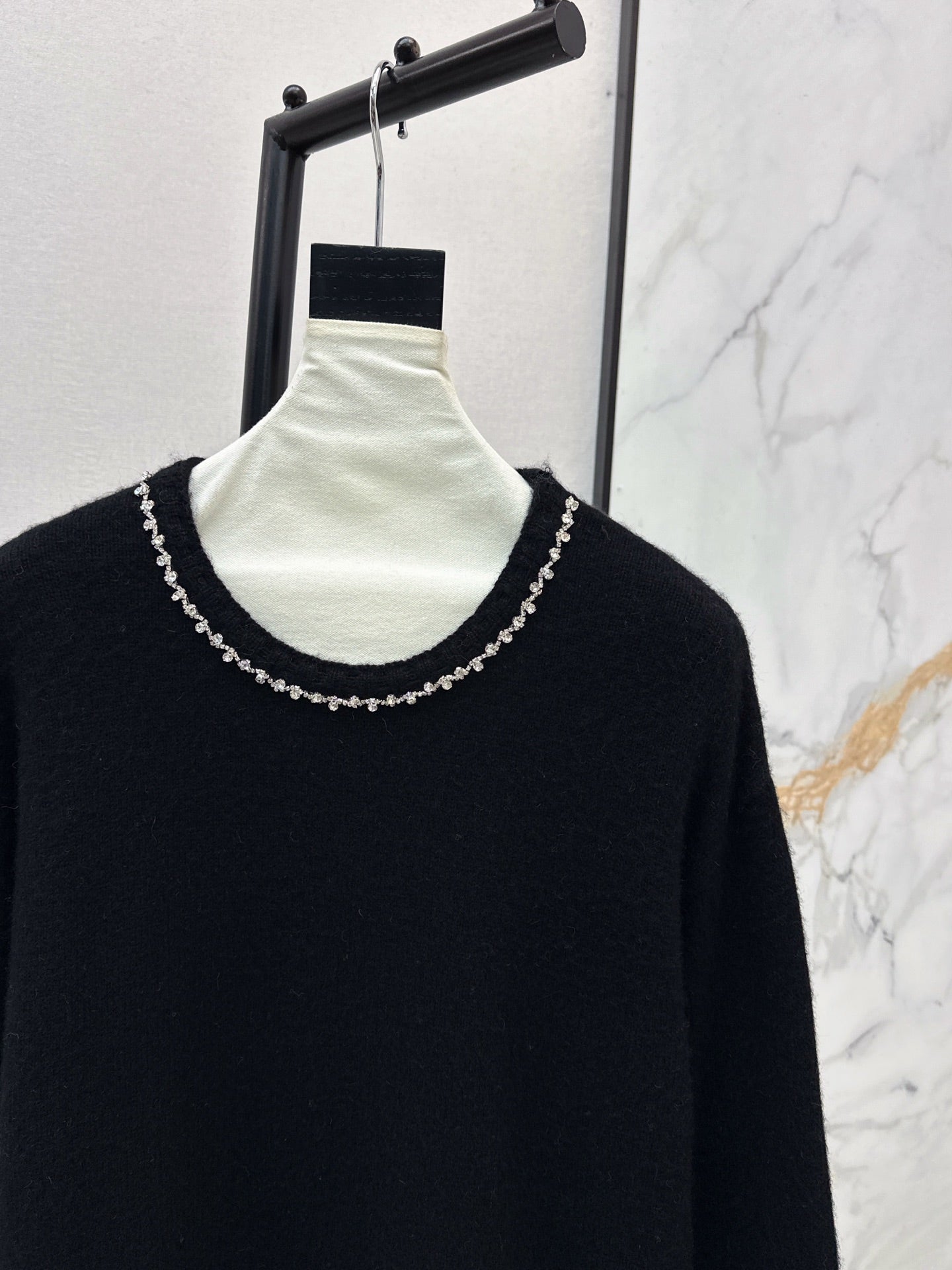 Va1 NEW Crew neck sweater