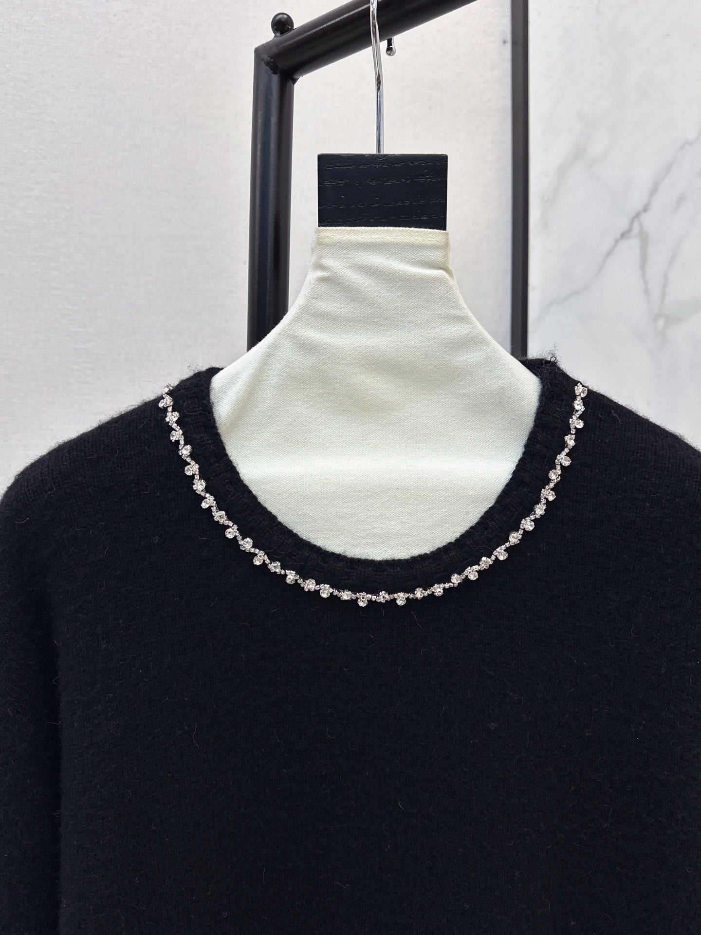 Va1 NEW Crew neck sweater