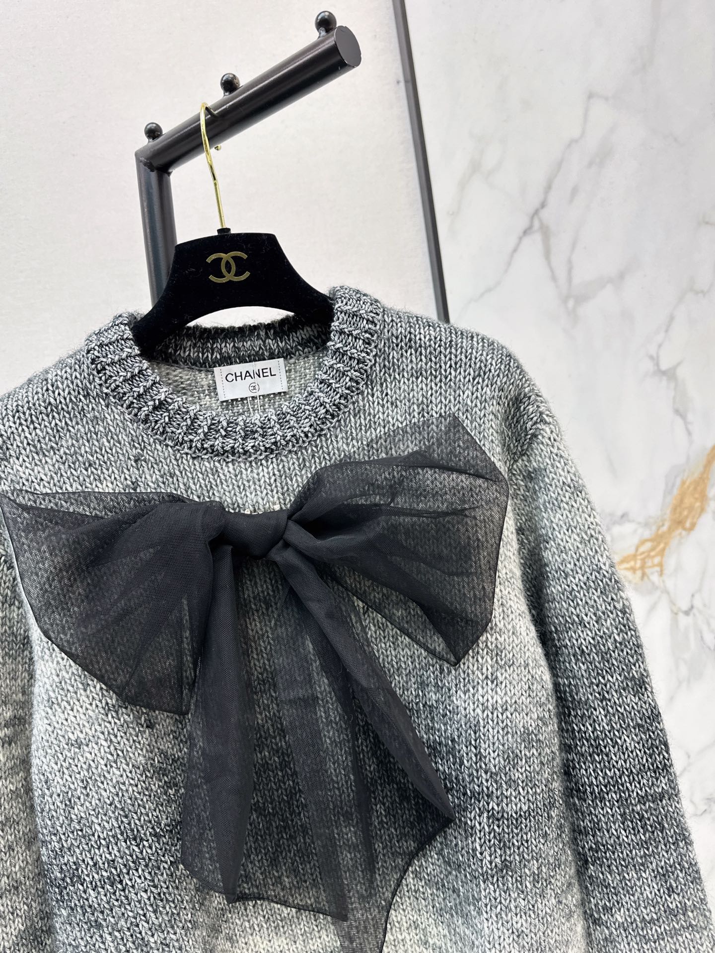 Chan NEW Gradient bow sweater