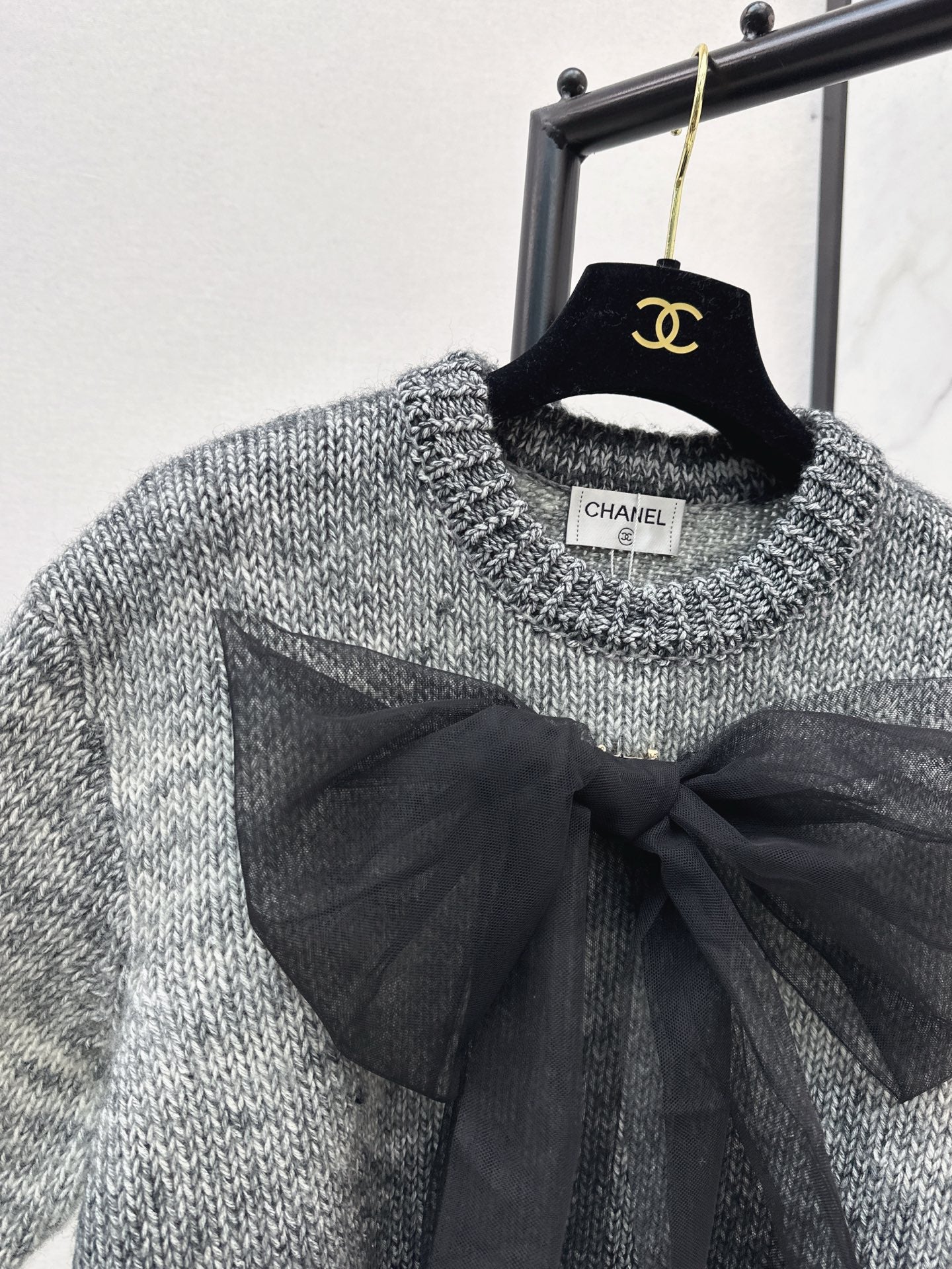 Chan NEW Gradient bow sweater