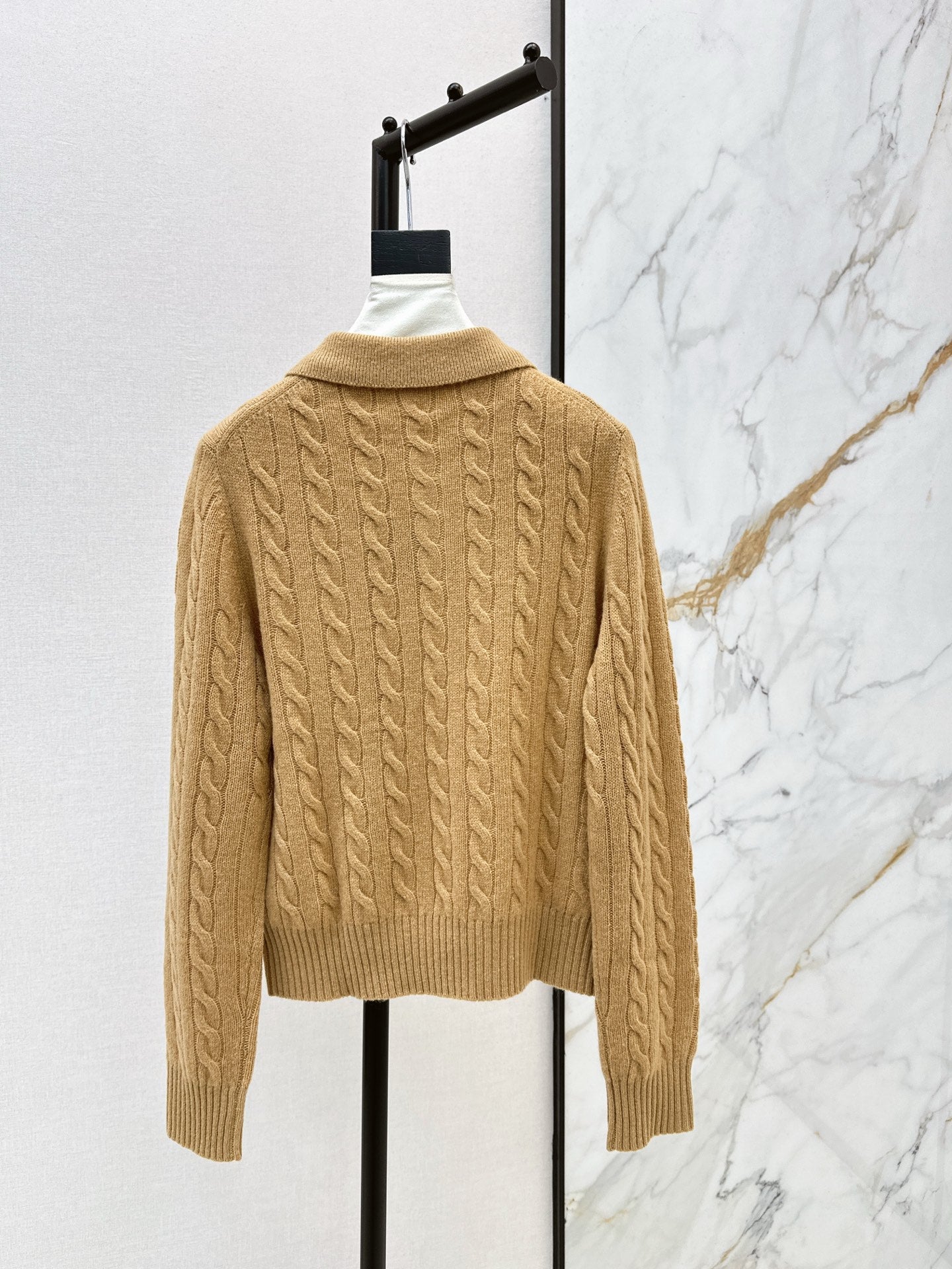 Ra1 NEW knitted sweater
