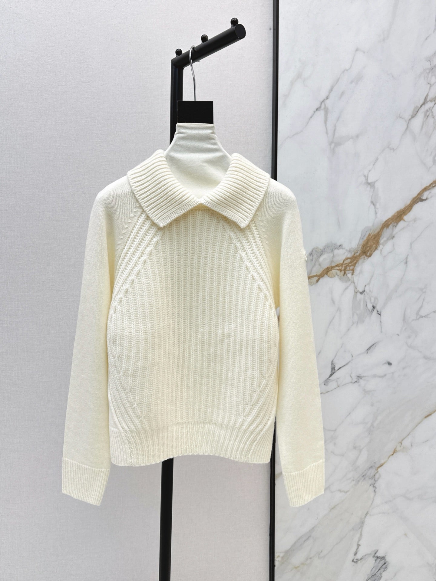 Monc NEW knitted sweater