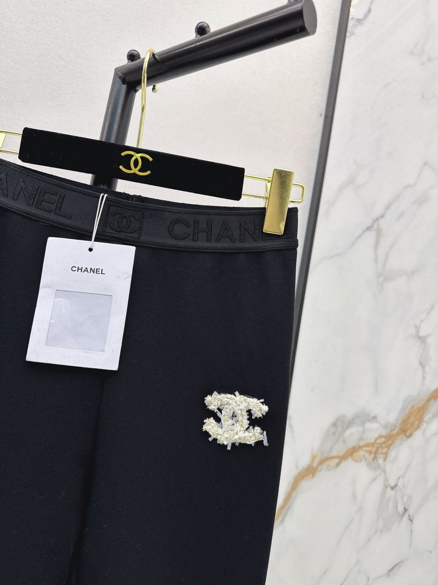 Chan NEW Tight leggings