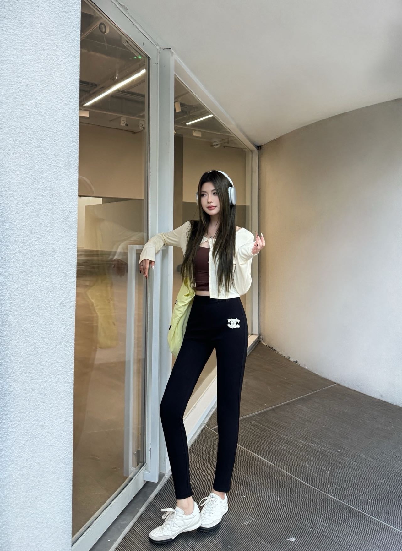 Chan NEW Tight leggings