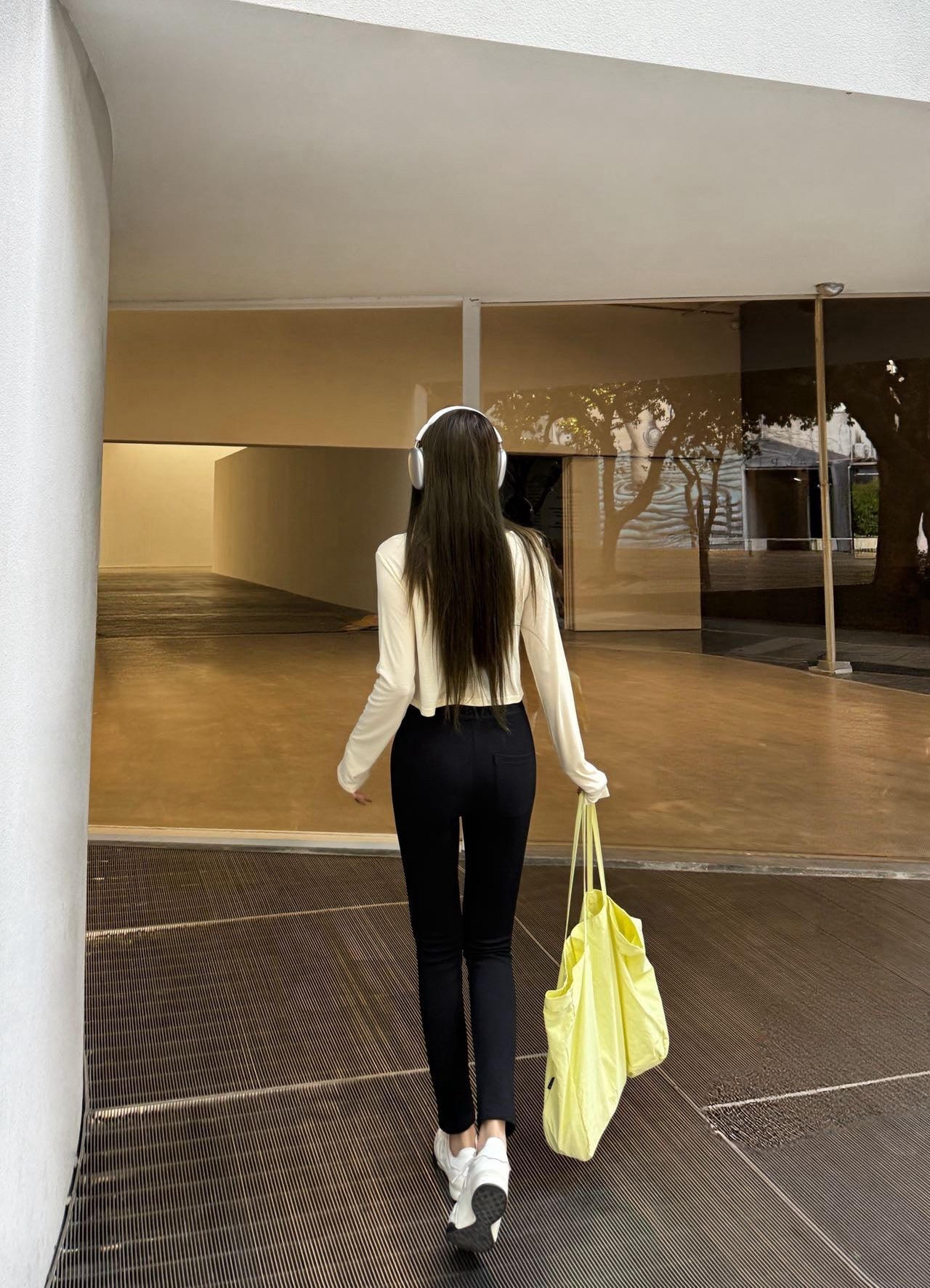 Chan NEW Tight leggings