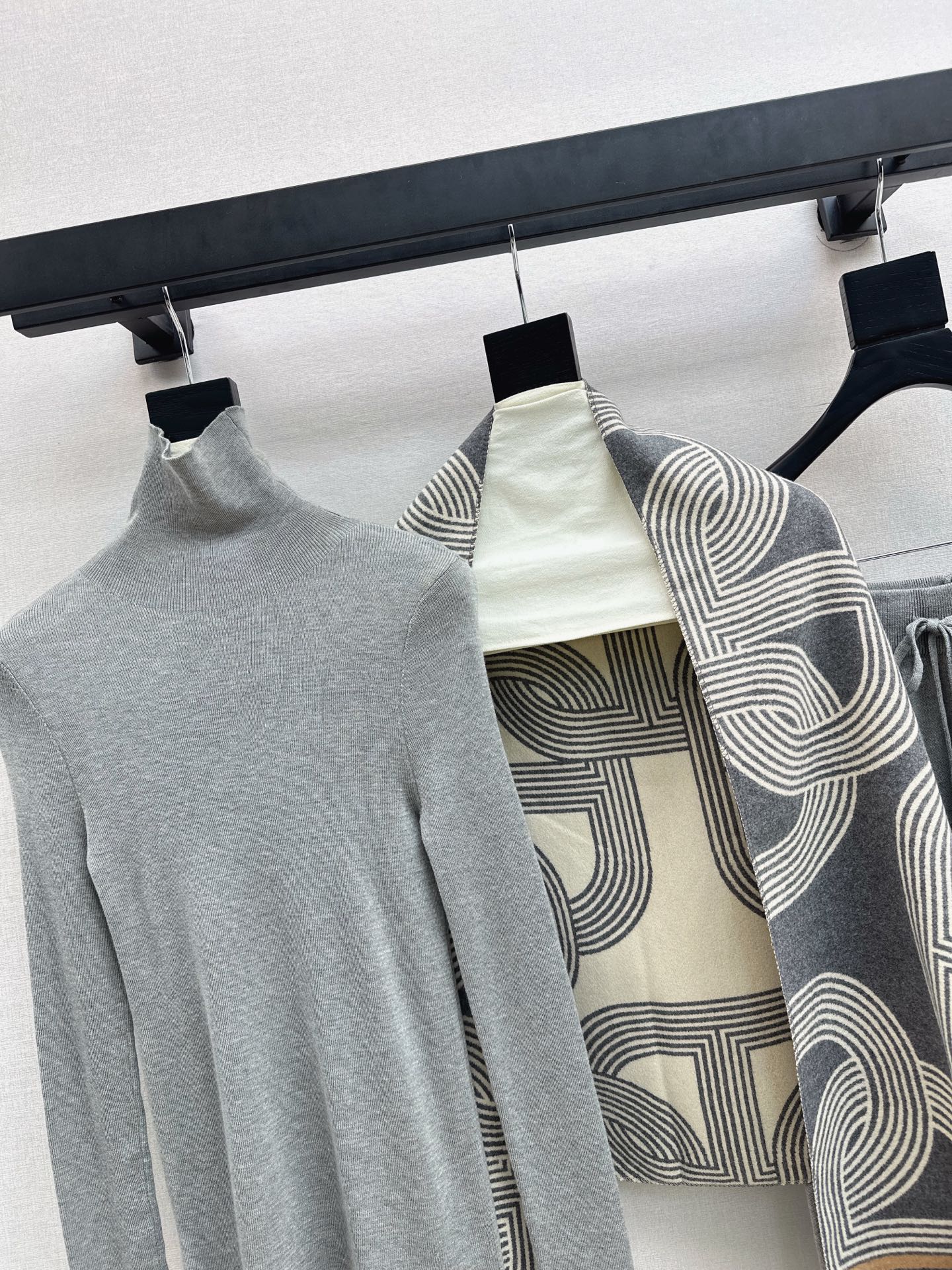 Herm NEW knitted suit