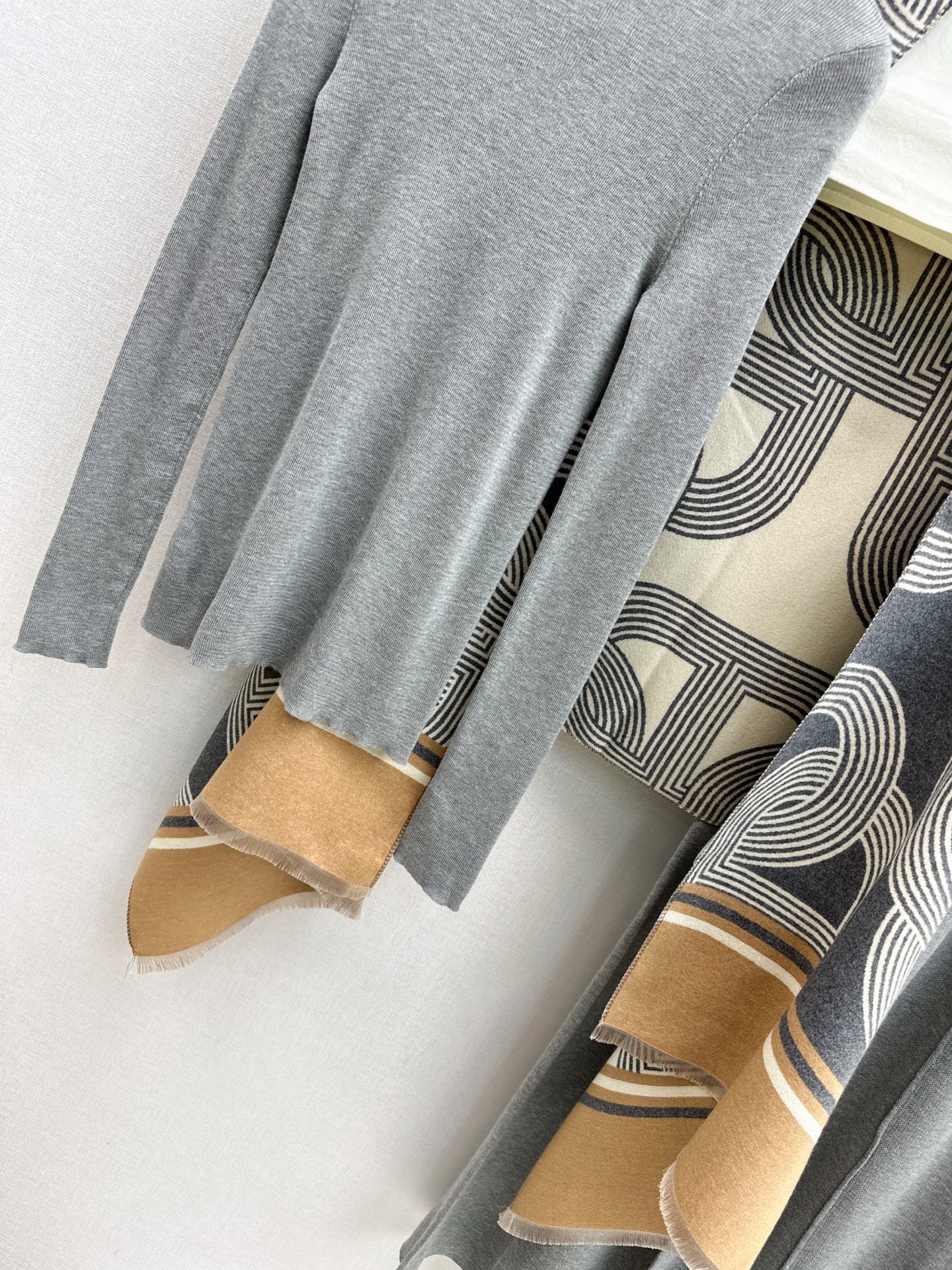 Herm NEW knitted suit