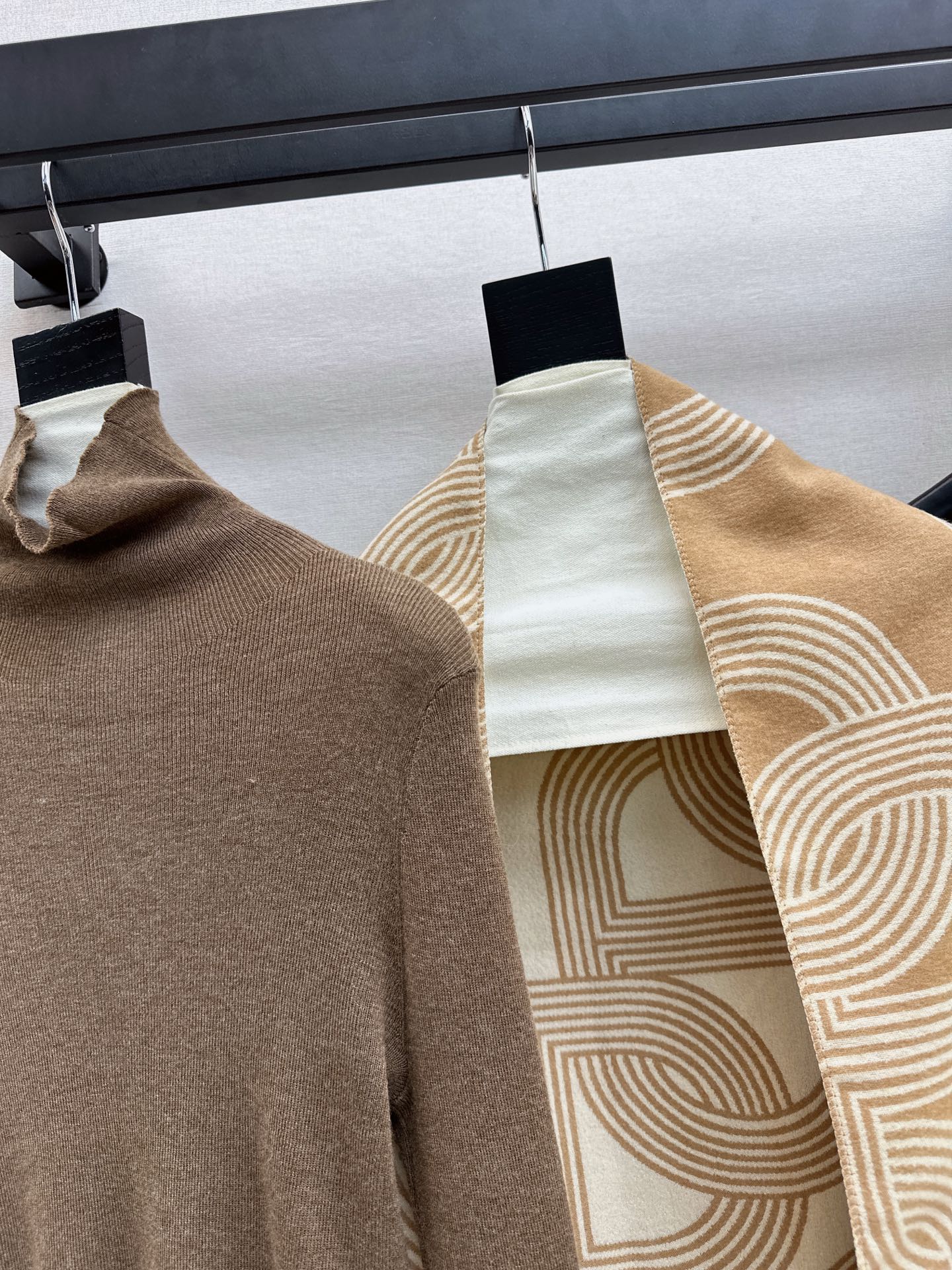 Herm NEW knitted suit