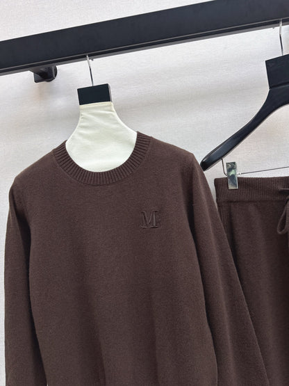 Max NEW knitted suit