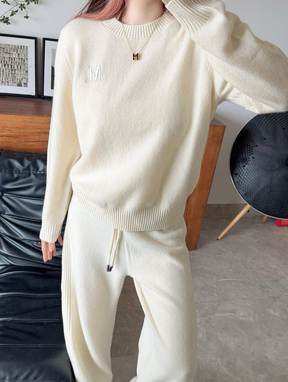 Max NEW knitted suit