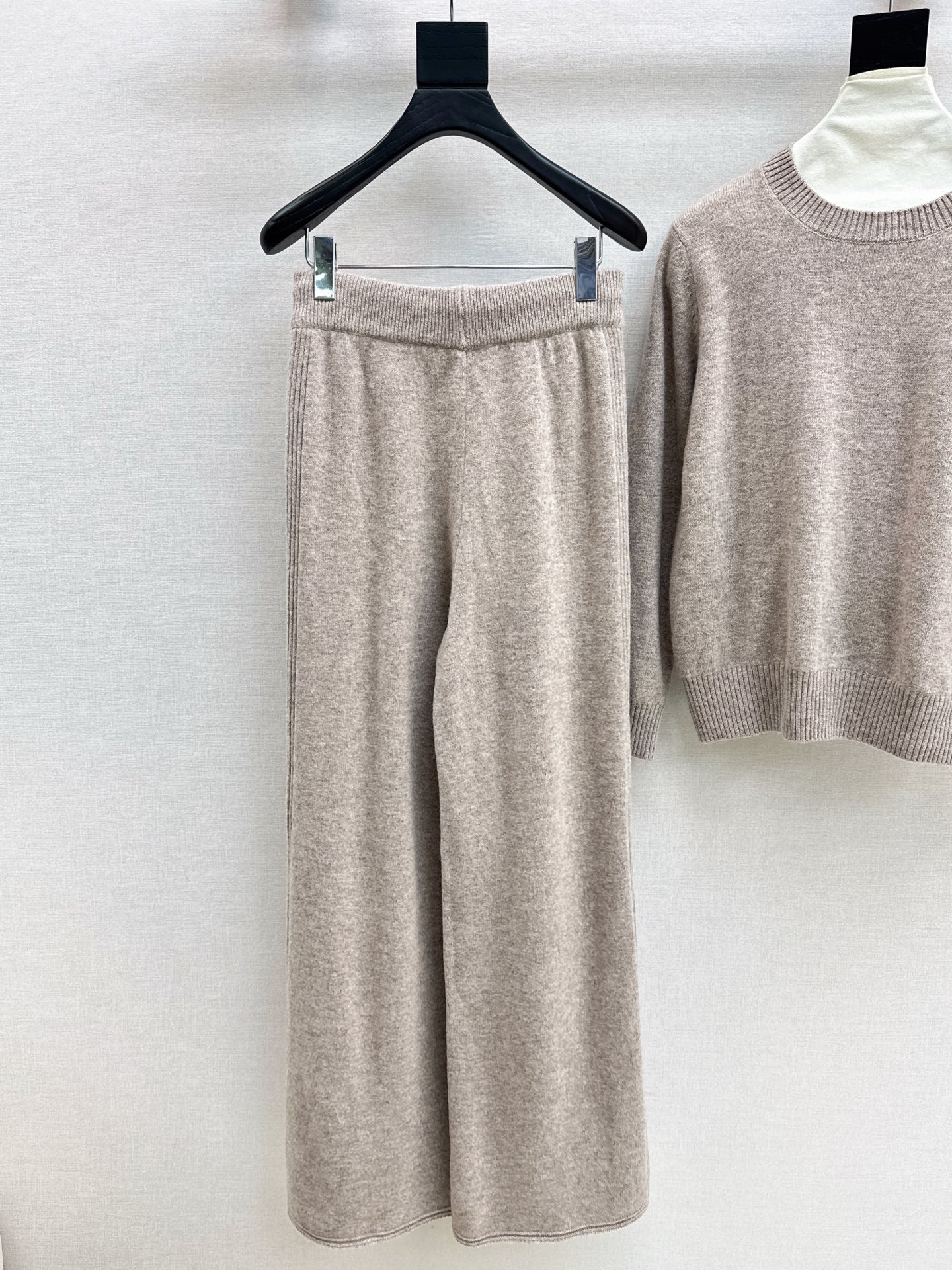 Max NEW knitted suit