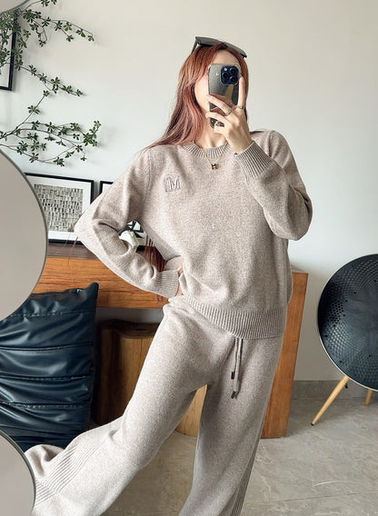 Max NEW knitted suit