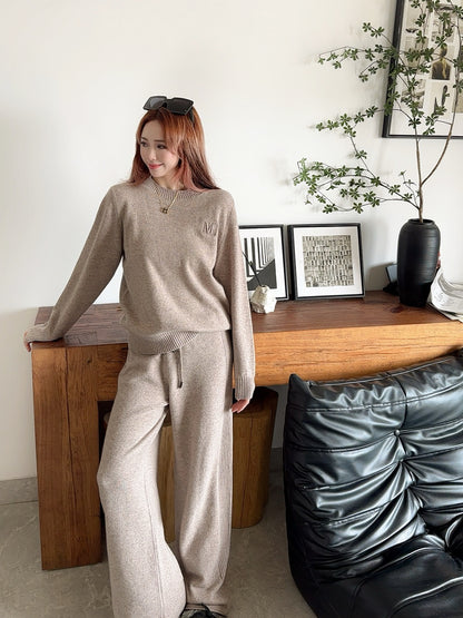 Max NEW knitted suit