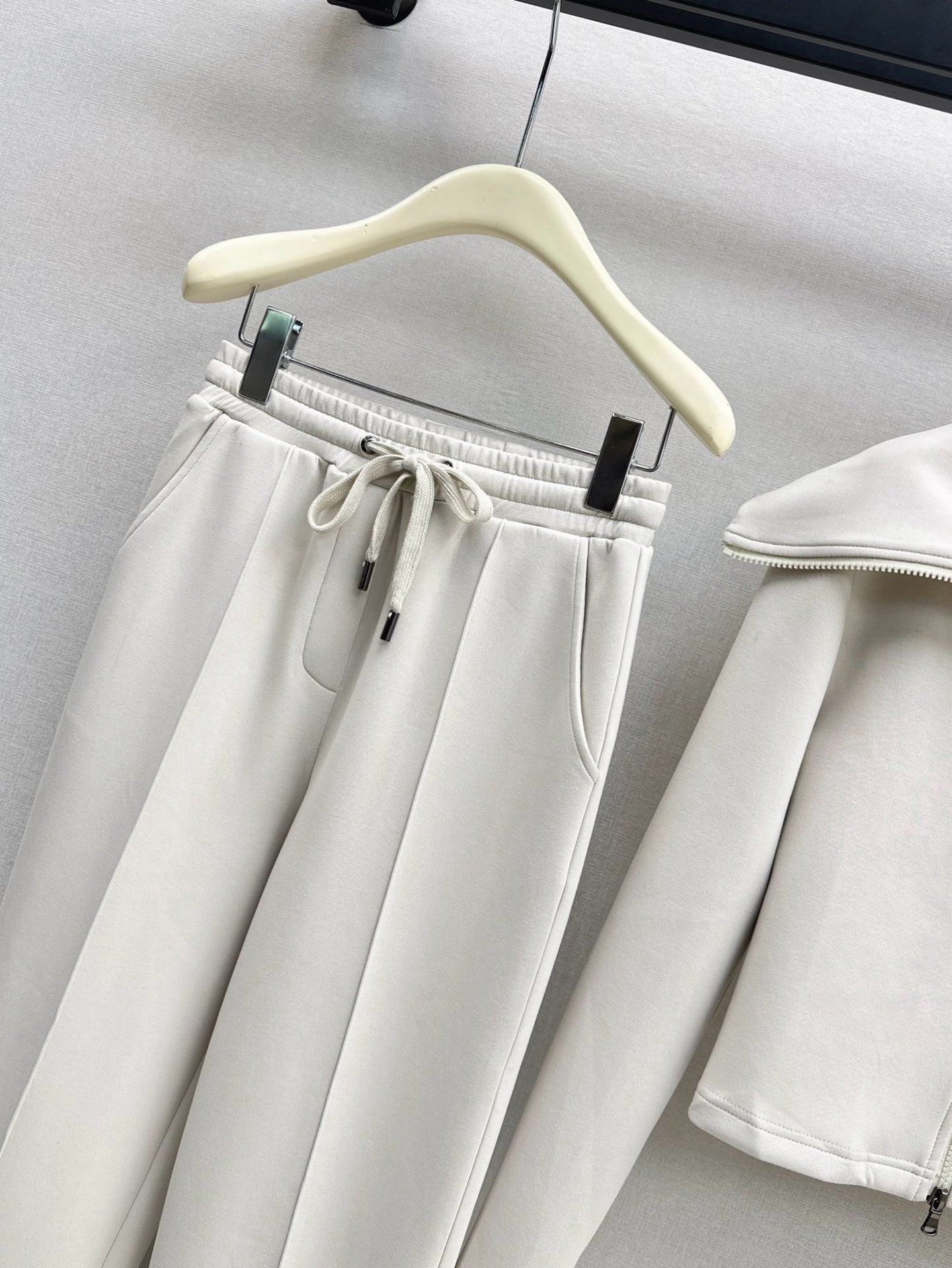 Brun NEW casual suit