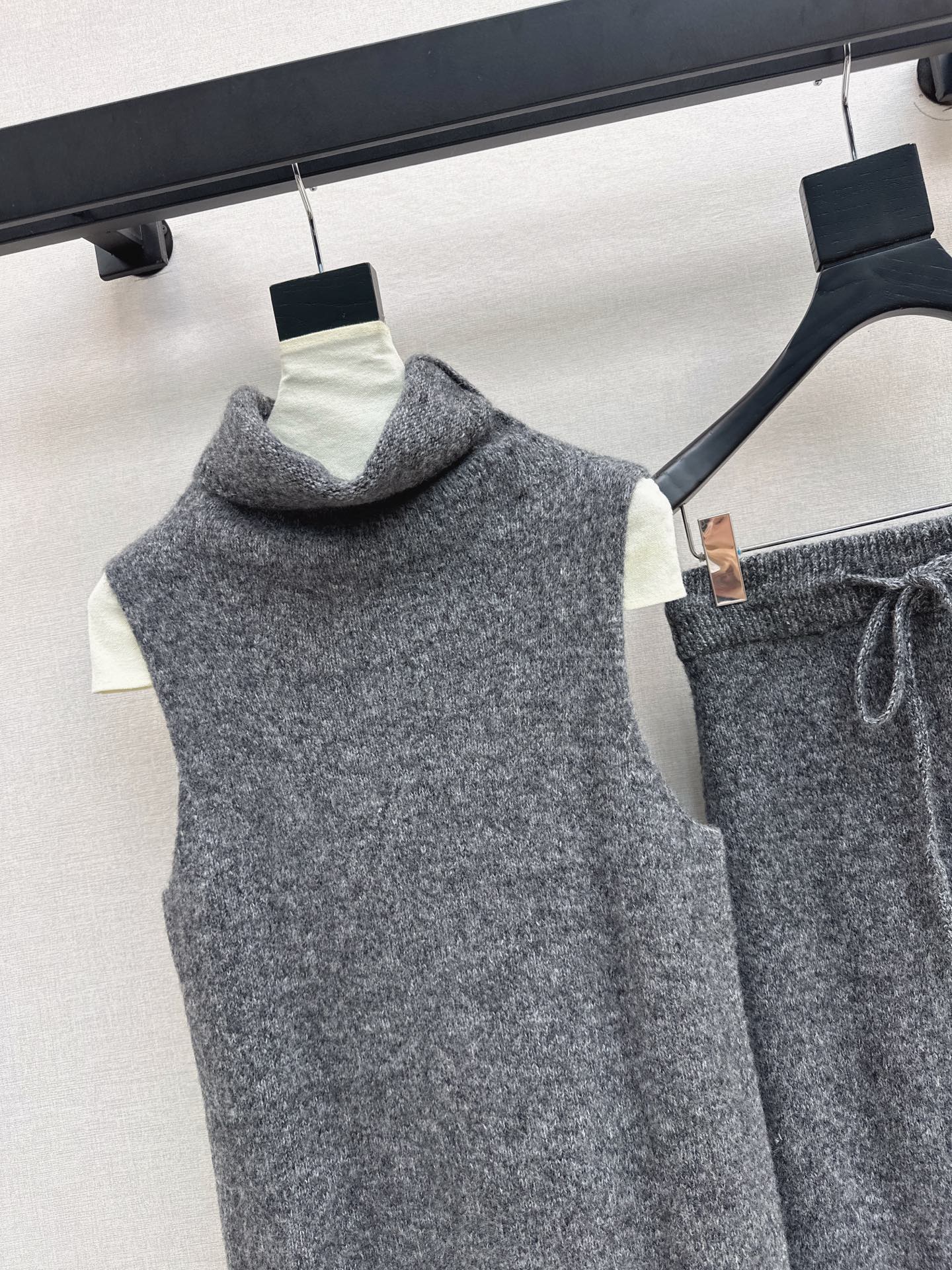 Loro NEW knitted suit