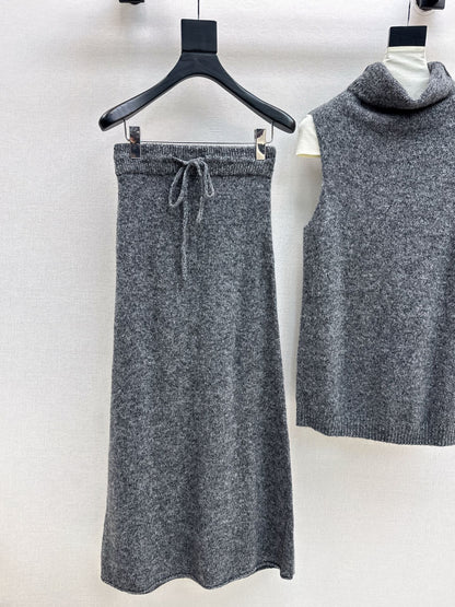 Loro NEW knitted suit