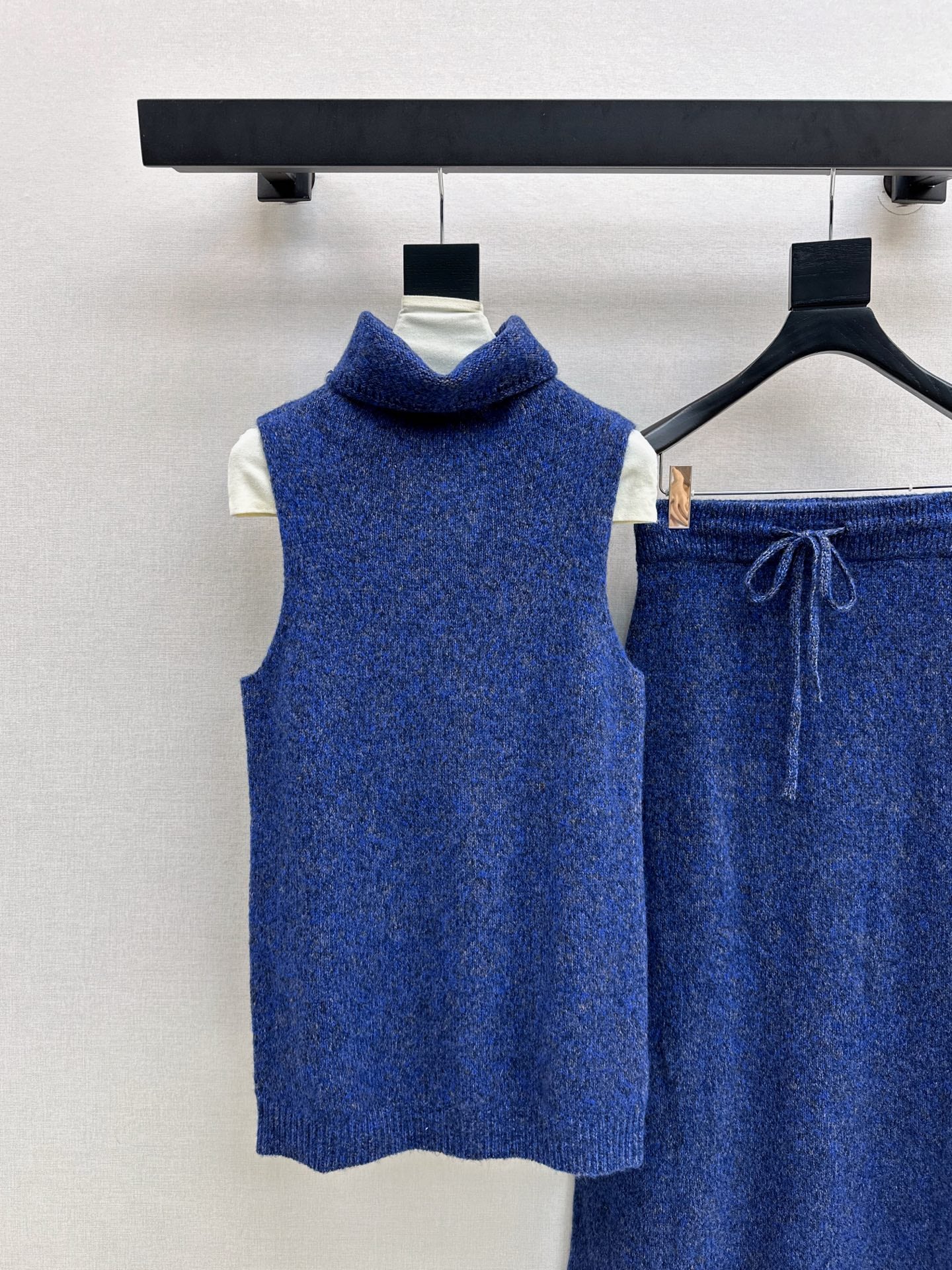 Loro NEW knitted suit