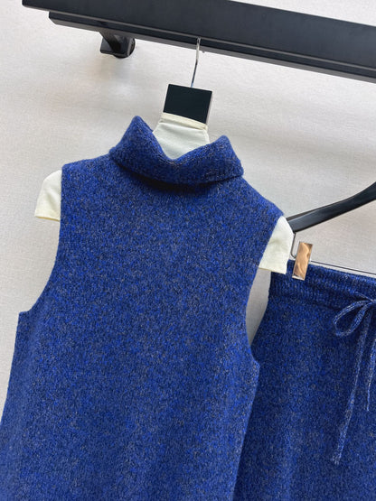 Loro NEW knitted suit