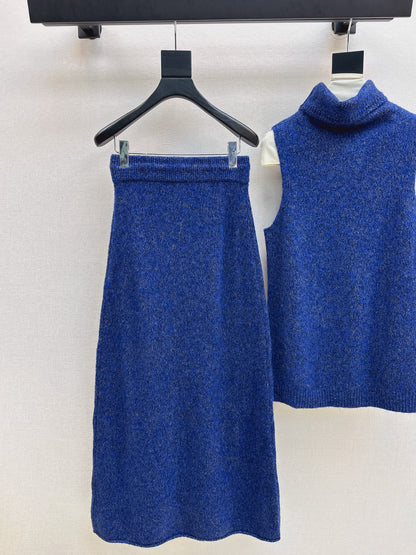 Loro NEW knitted suit