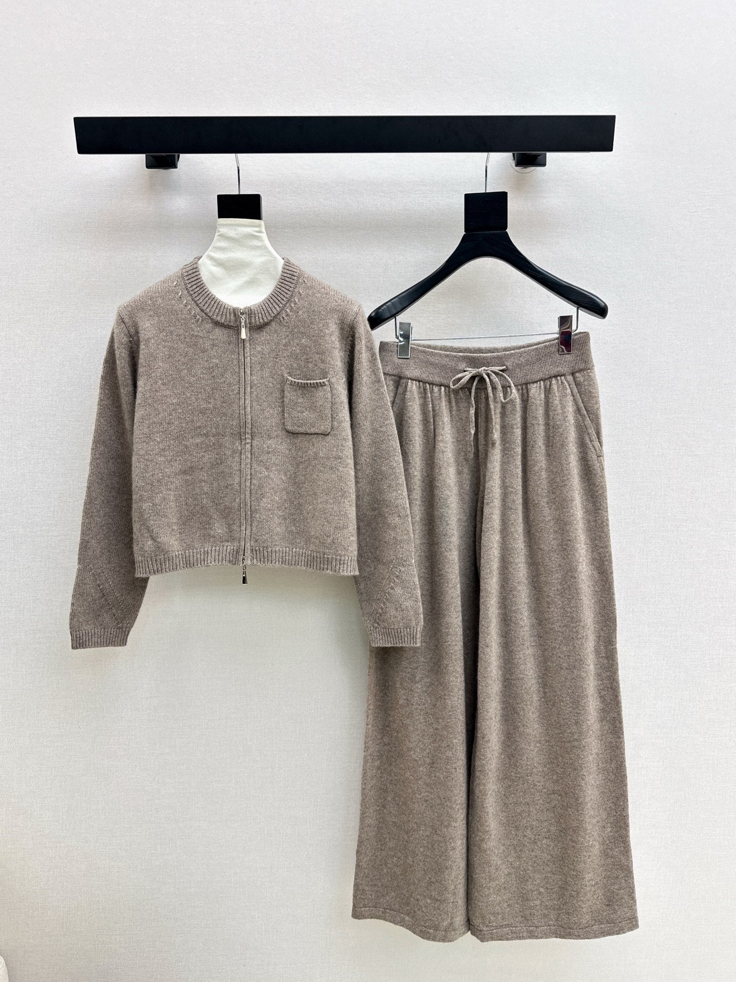 Loro NEW knitted suit