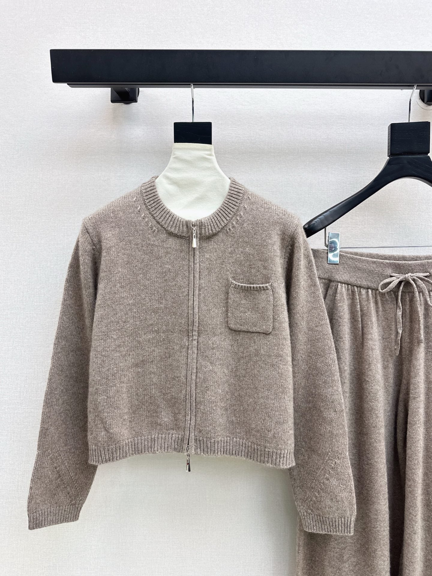 Loro NEW knitted suit